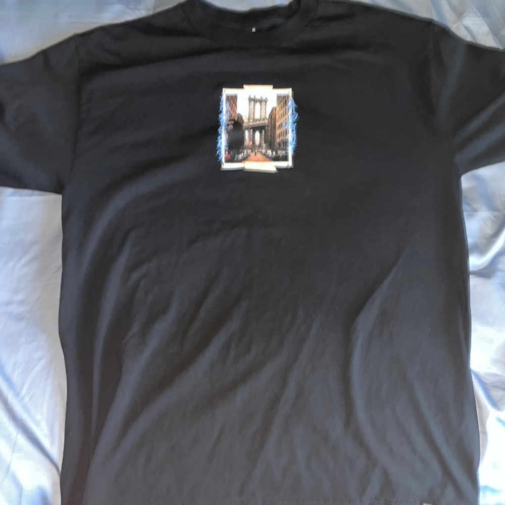 Large DC shoe shirt size large 100 percent cotton